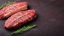 Raw fresh meat Top Blade steaks on d 高清牛排照片-缩略图